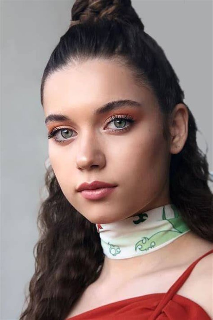 Afra Saracoglu - Age, Family, Bio