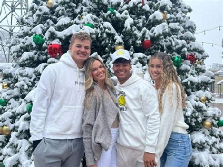 Zach Thomas - Age, Family, Bio